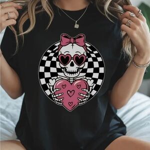 Skull with pink bow, sunglasses and heart black tee size M